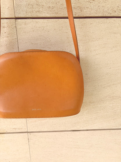 SÉZANE. Bolso camel asa larga