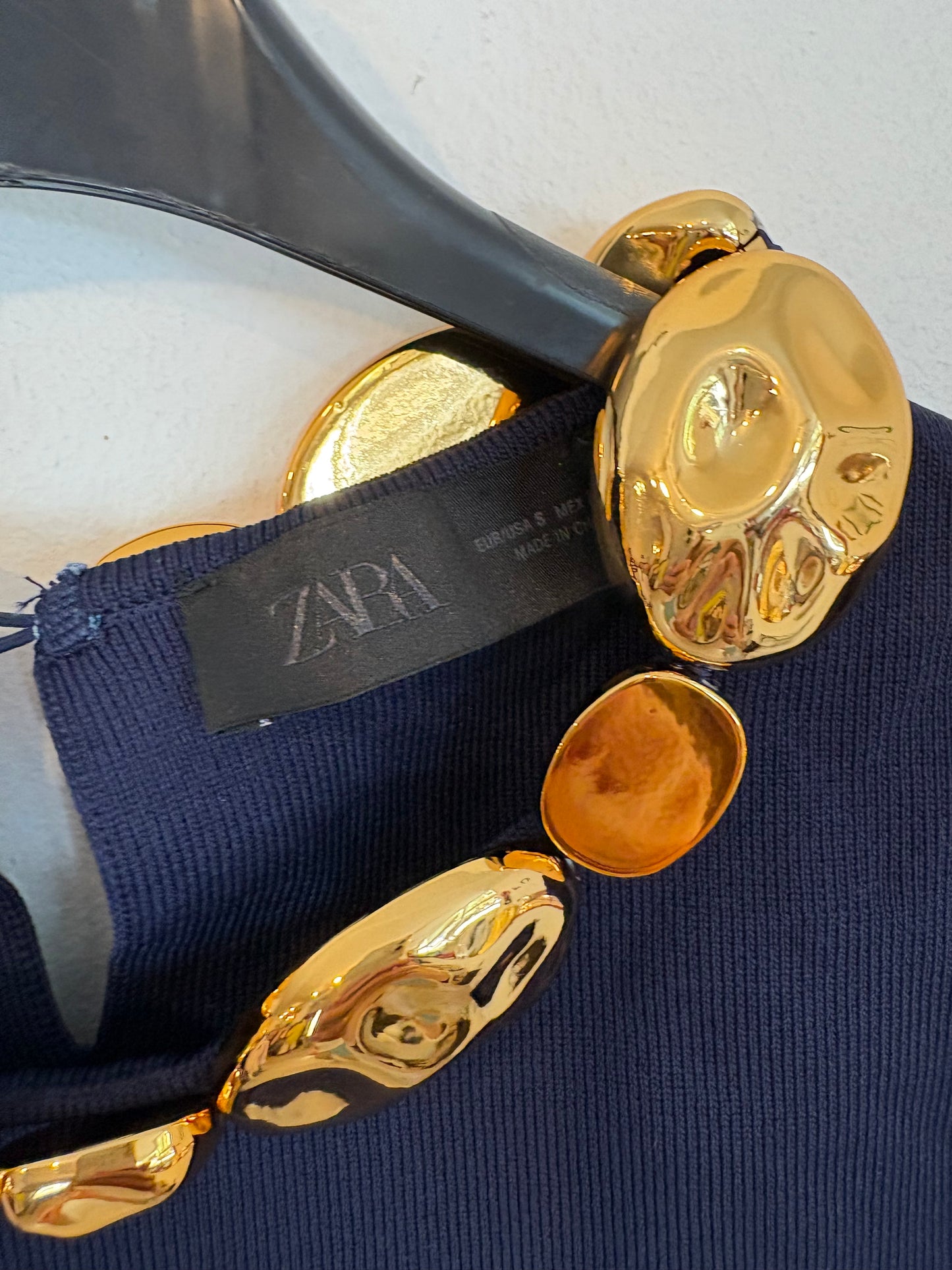 ZARA. Top azul punto  elástico detalle