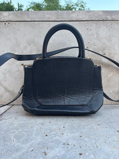 AUXILIARY BEGA. Bolso negro piel