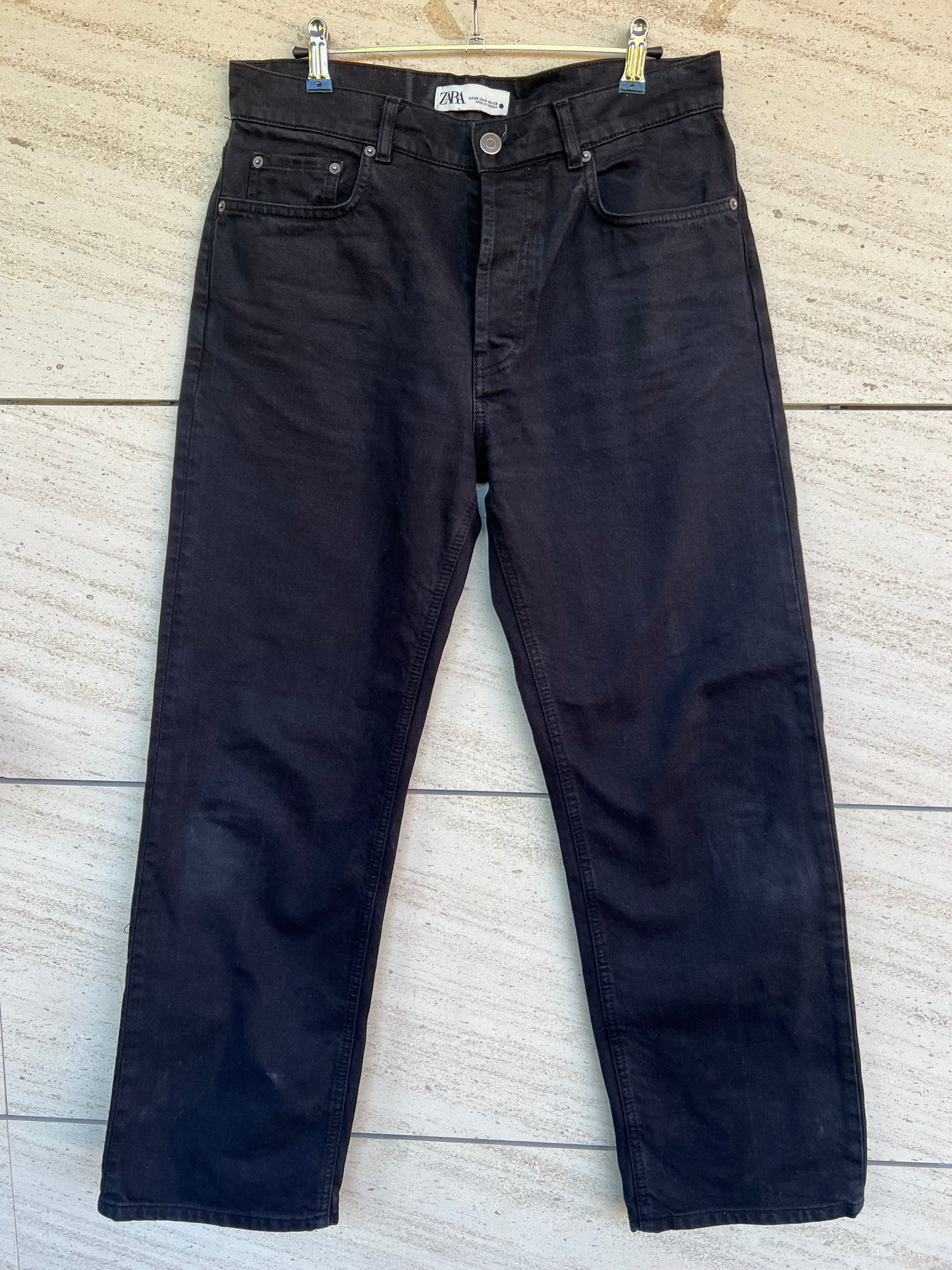ZARA. Denim recto negro abotonado. T 38