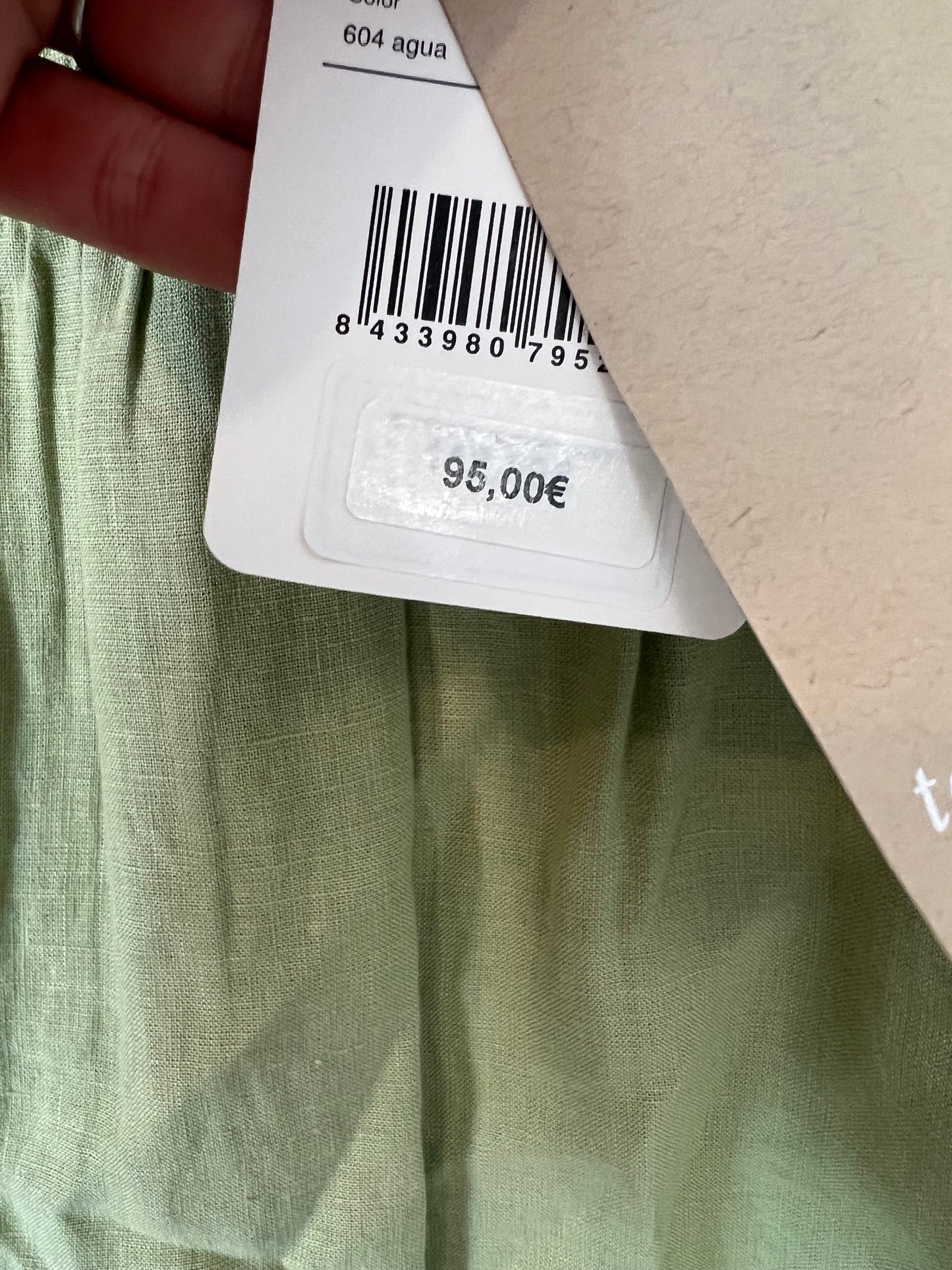 INDI &amp; COLD. Green textured sleeveless top. TM