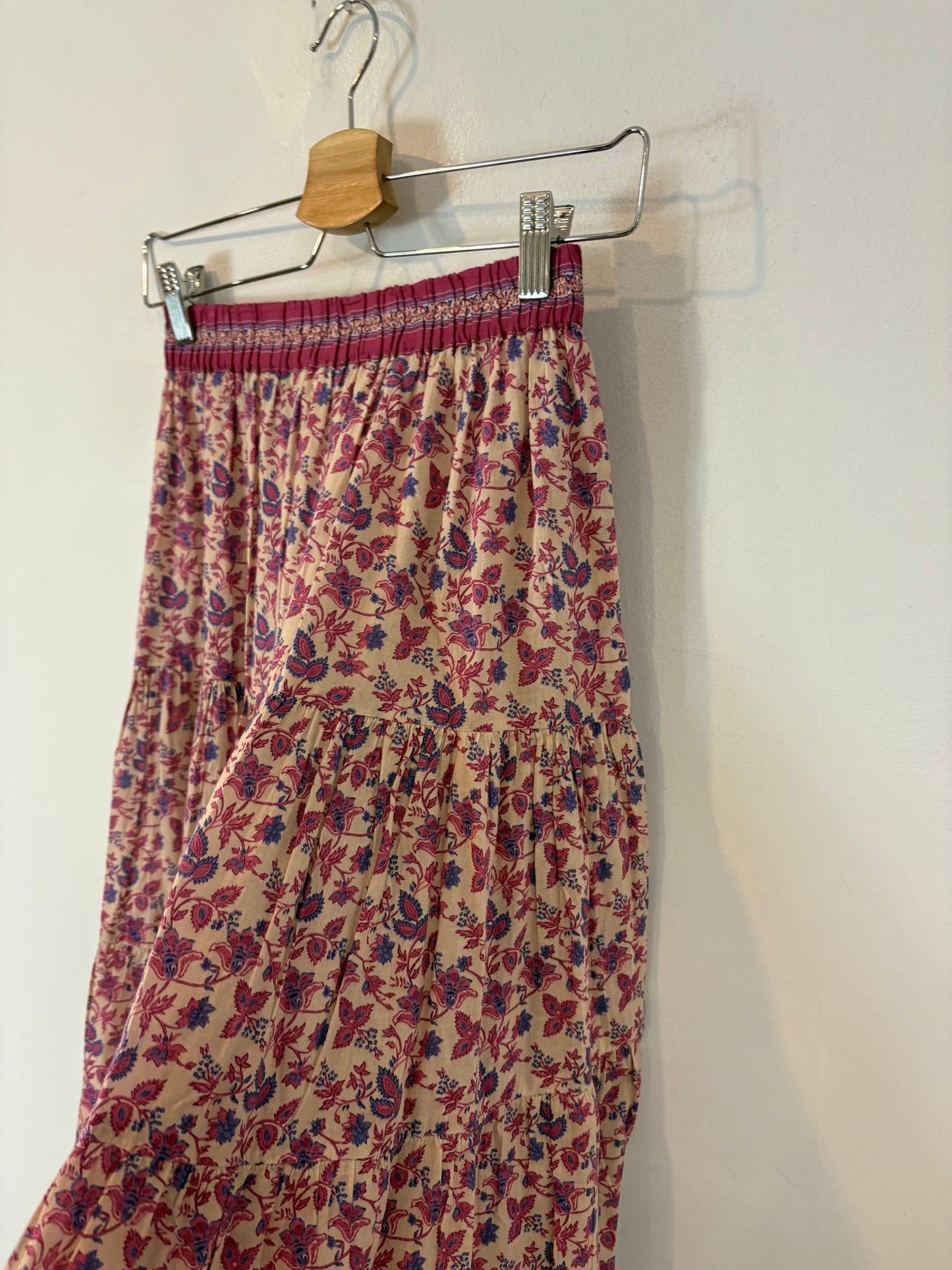 PETITE MENDIGOTE. Conjunto falda larga y blusa estampadas