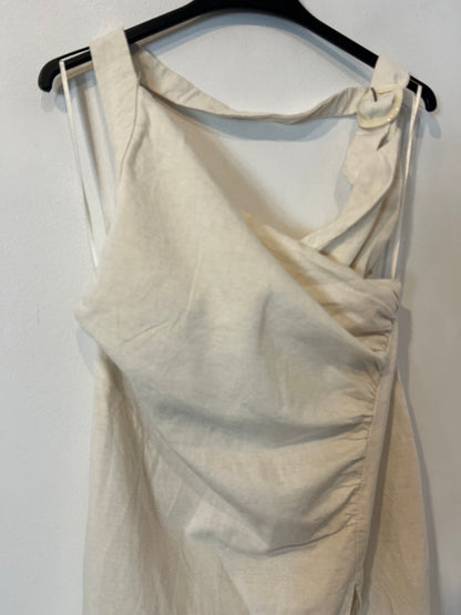 ZARA. Vestido largo color crudo abertura