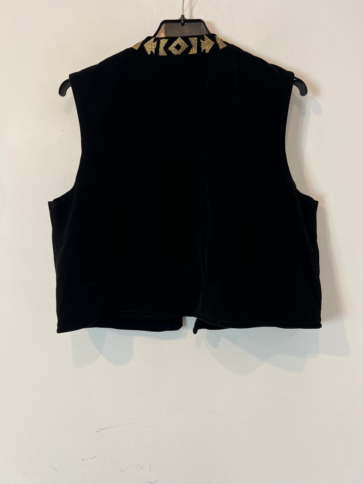 LATIDO. Chaleco terciopelo bordado