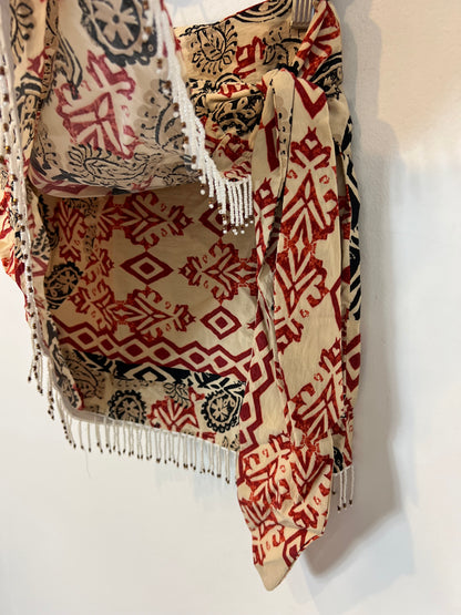 ZARA. Falda corta efecto pareo detalle flecos. T XS