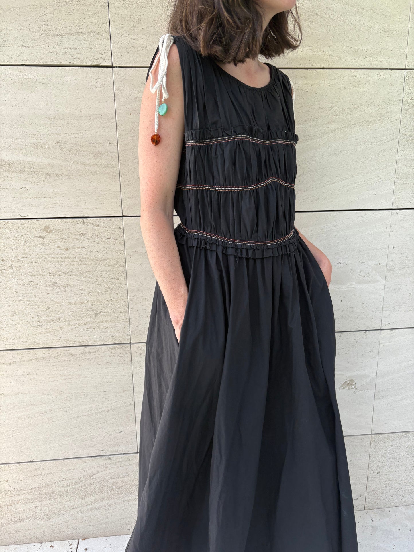 OTRAS. Vestido negro costuras T.u(s)