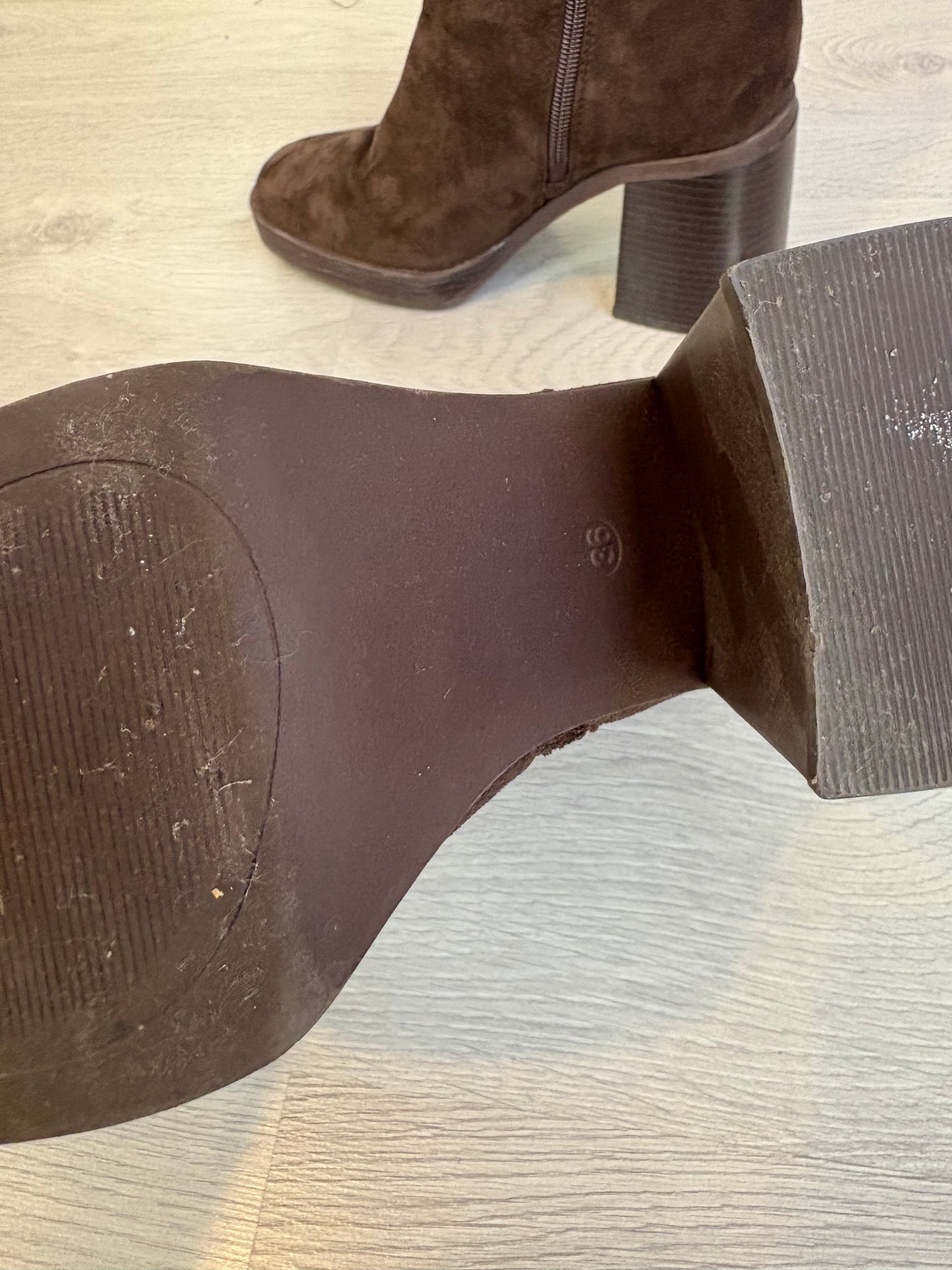 OTRAS. Botines marrón tacón ancho