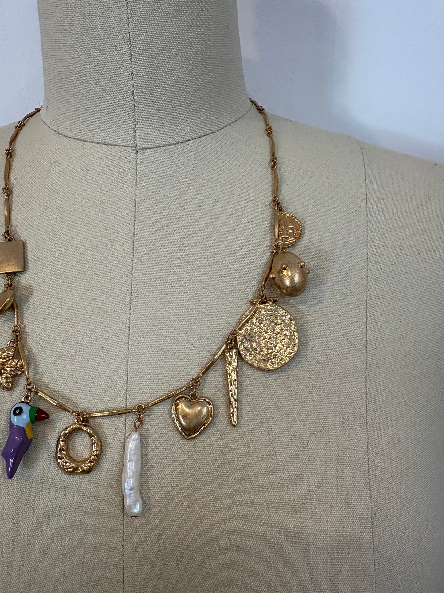 ZARA. Collar dorado colgantes