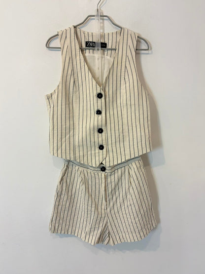 ZARA. Conjunto  rayas chaleco y bermuda