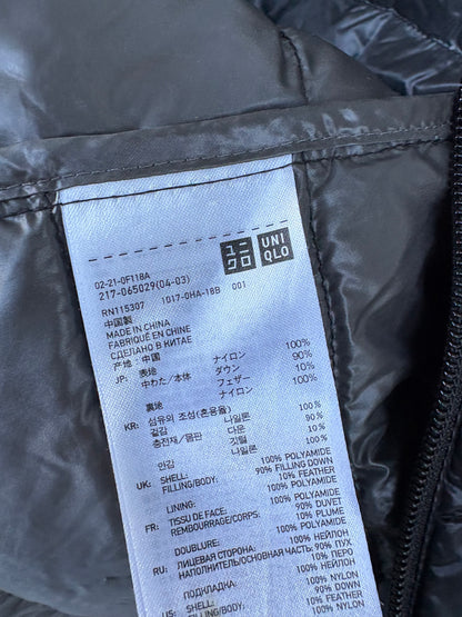 UNIQLO. Ultralight dark gray down jacket with hood. TM
