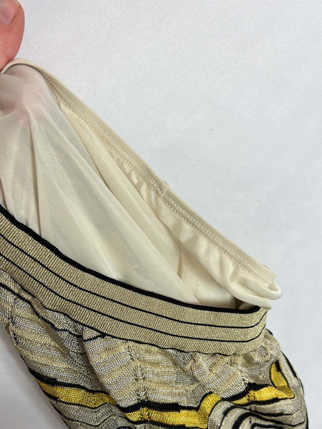 MISSONI. Pantalón hilos dorados zig zag. T 36