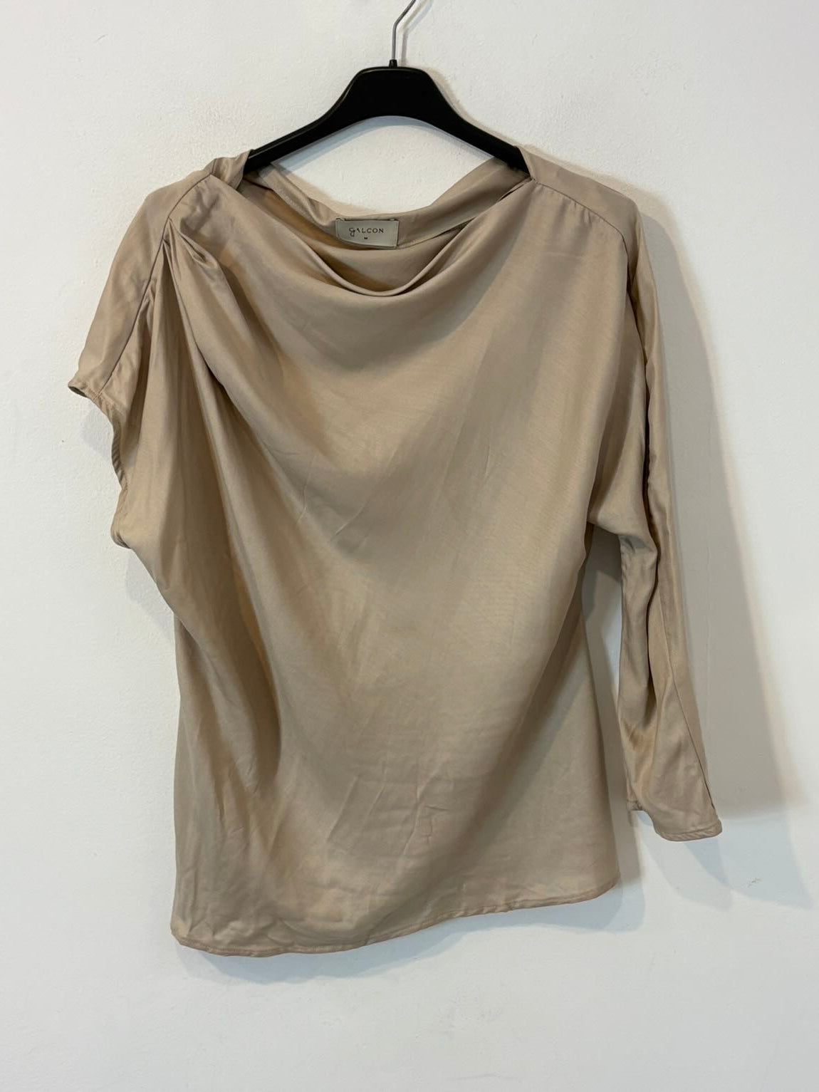 GALCON. Blusa beige fluida asimetrica