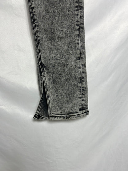 ZARA. Straight-leg gray denim trousers with slits. Size 34