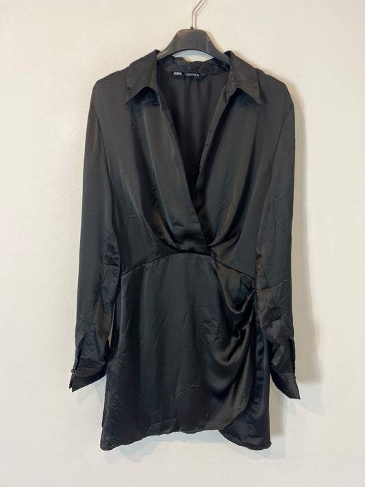 ZARA. Vestido negro satinado  T.s