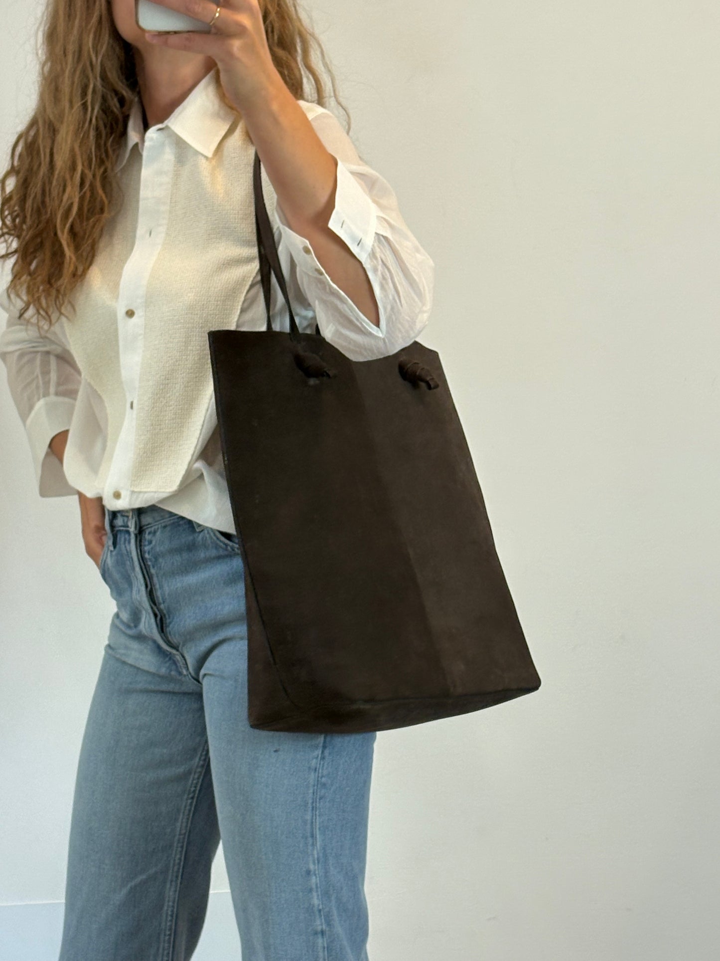 MASSIMO DUTTI. Bolso marrón nudo piel serraje
