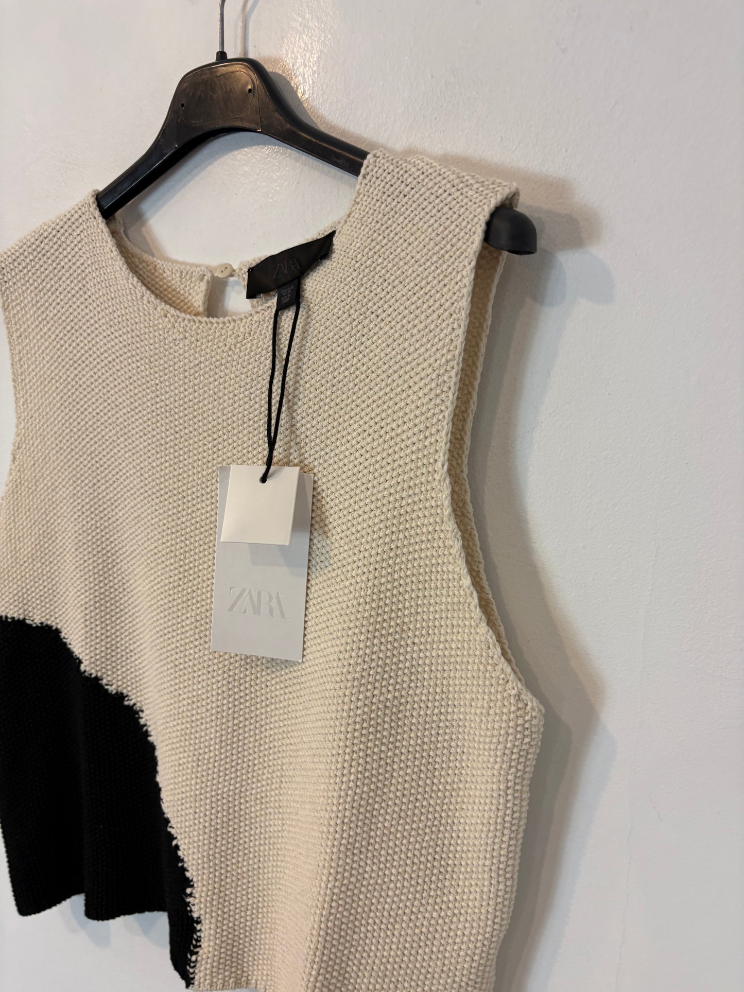 ZARA. Top punto bicolor