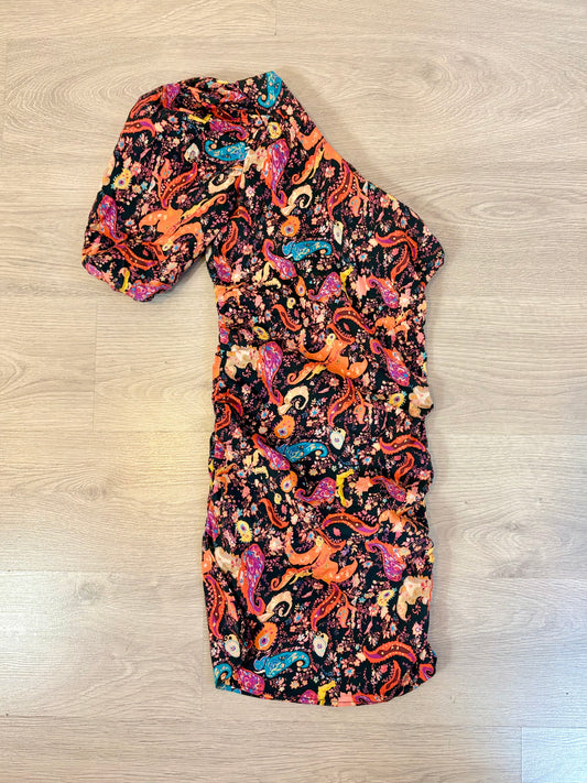 CUPLÉ. Vestido corto estampado asimetrico