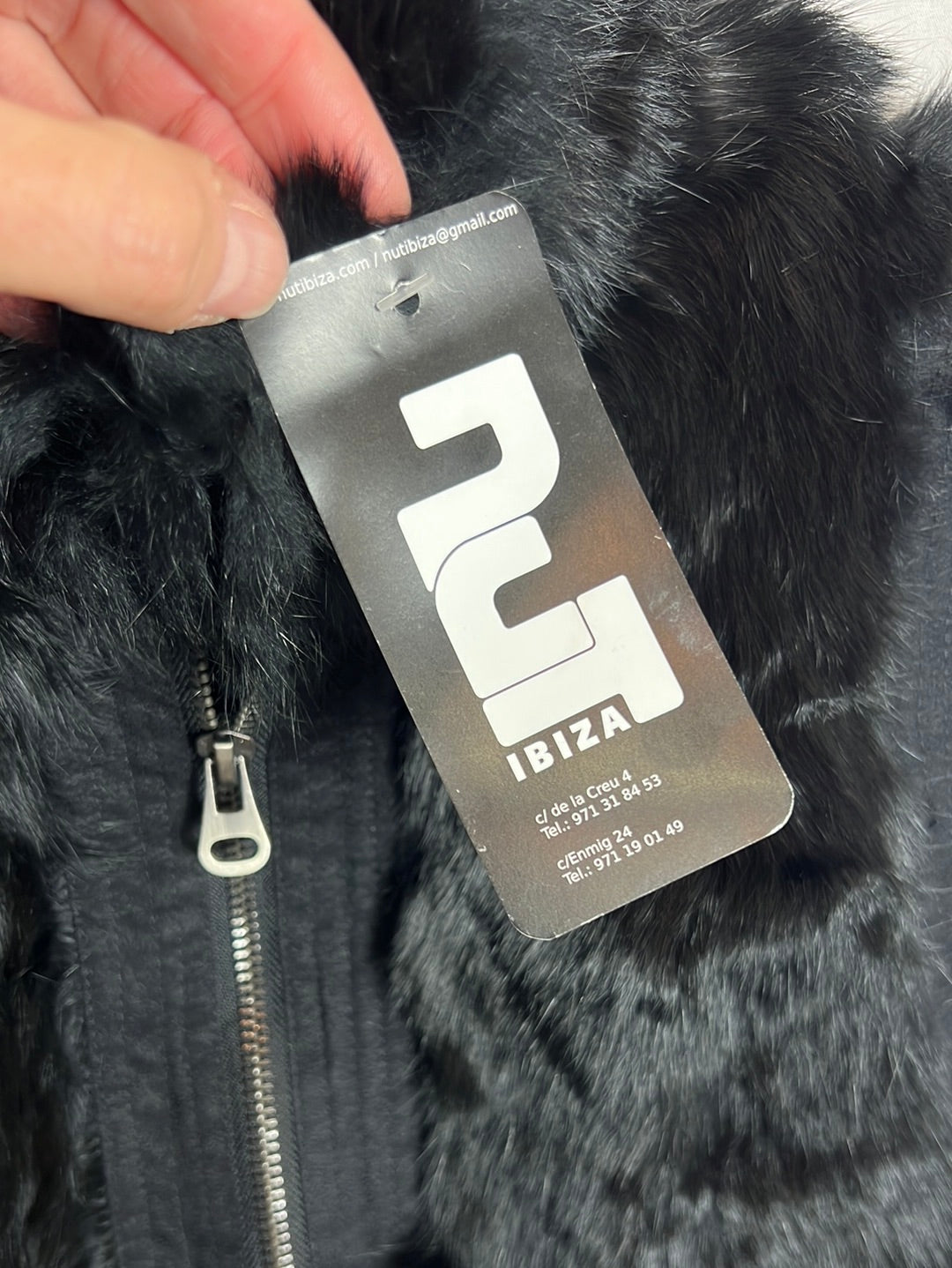 OTRAS. Chaleco punto y pelo de conejo negro. T M