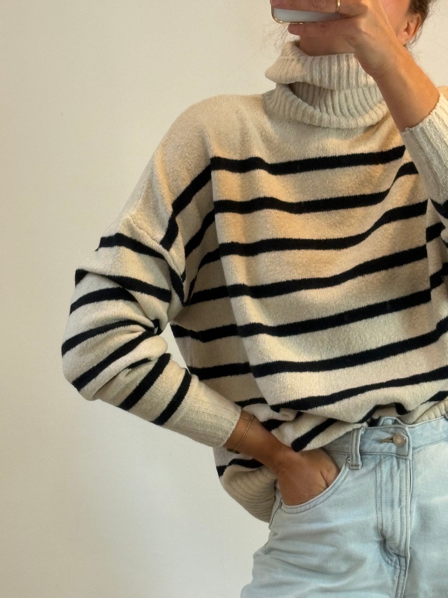 OYSHO. Jersey beige rayas