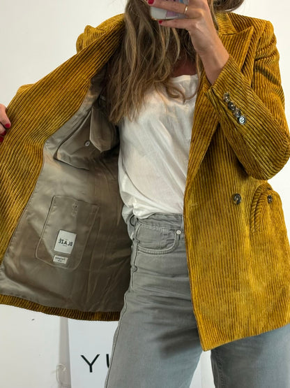 BLAZÉ MILANO. Modelo Everyday blazer pana camel