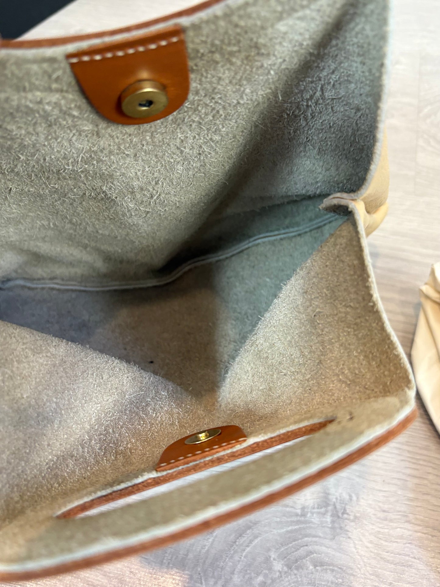 OTRAS. Bolso de mano piel