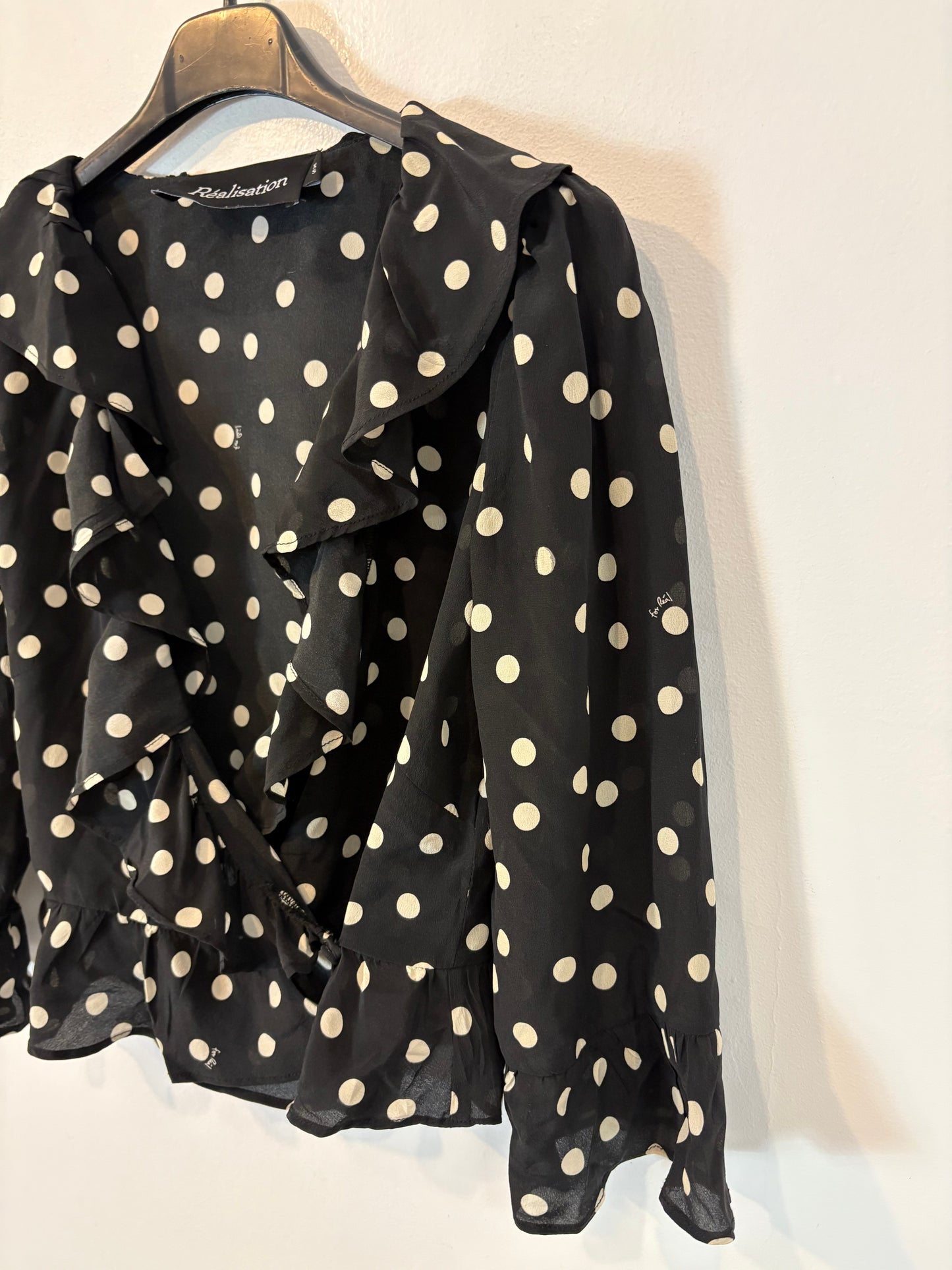 RÉALISATION. Top seda lunares ajustable en negro. T XS