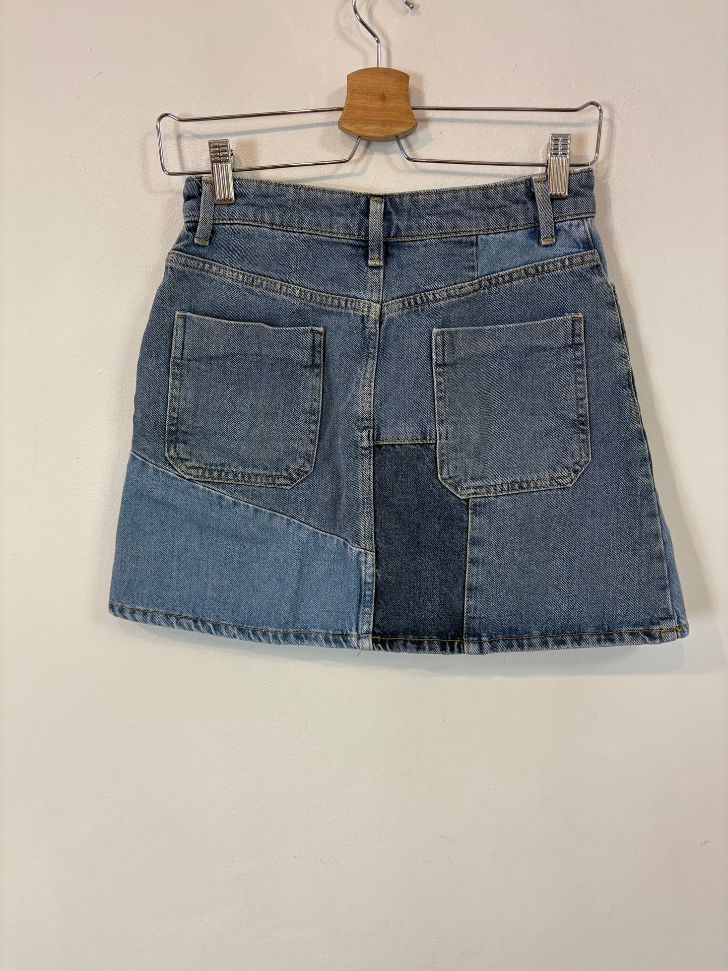 ZARA. Minifalda vaquera corta