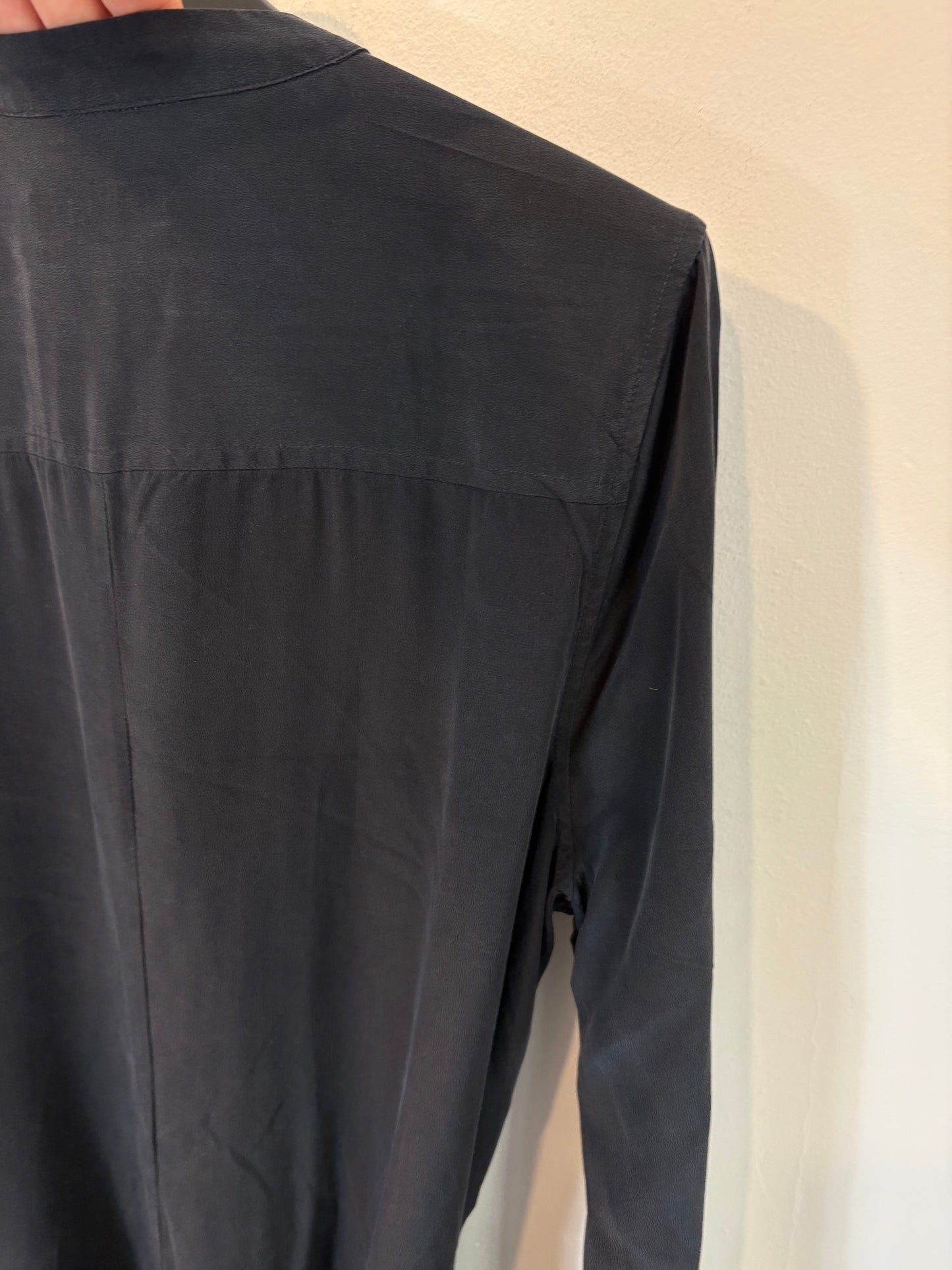 EQUIPMENT. Vestido largo seda azul aberturas. T M (tara)