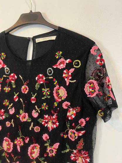 ZARA. top negro bordados T.s