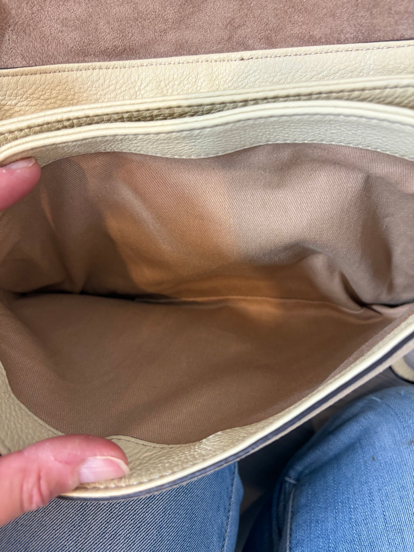 SANDRO. Bolso beige piel doble textura