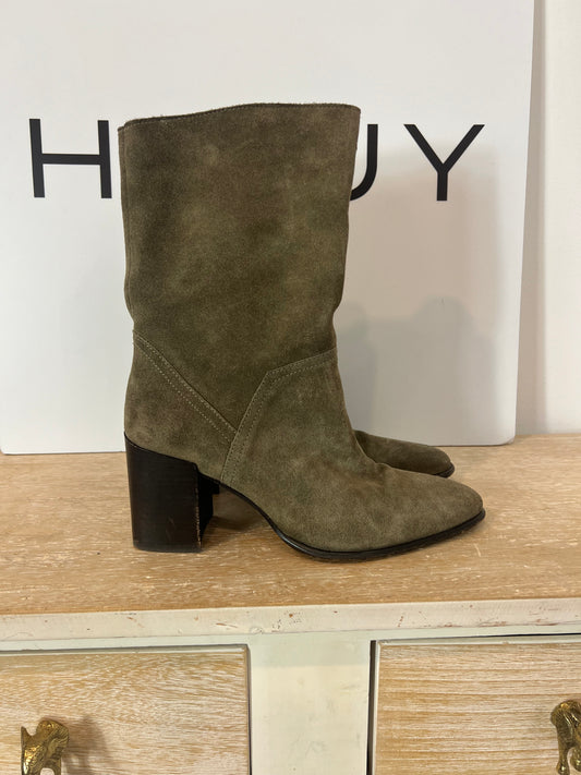 ZARA. Green suede ankle boots, size 37