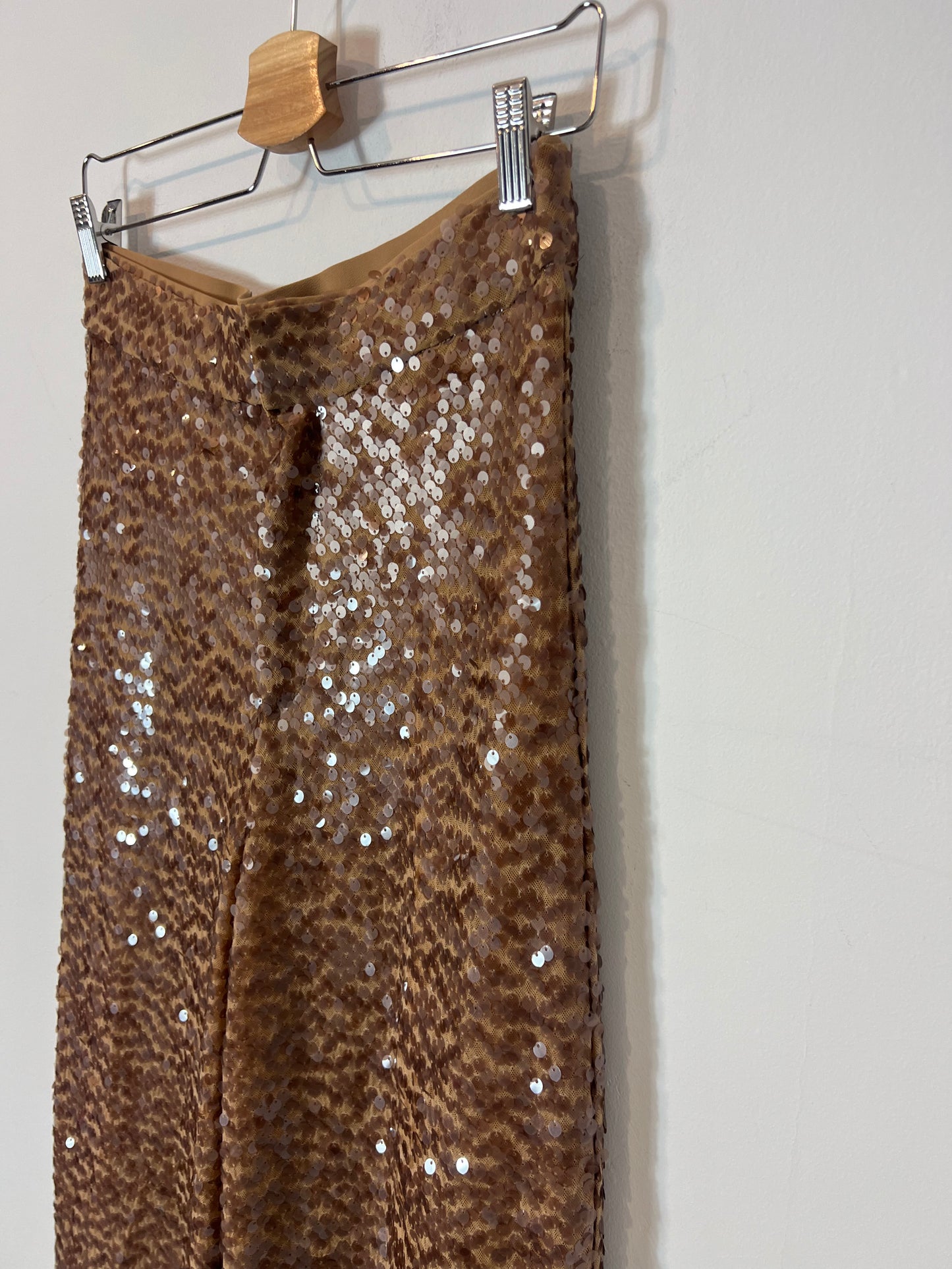 ZARA. Beige and gold sequined trousers. TS