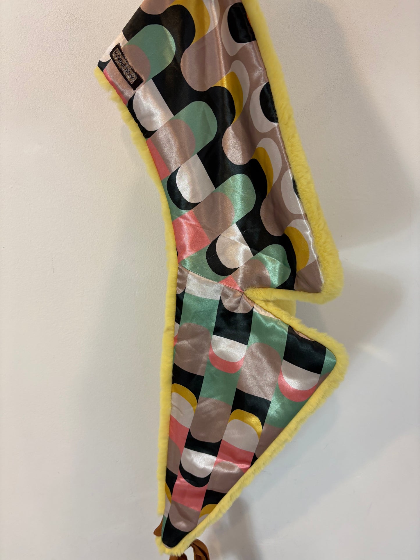 MALIPARMI. Cuello pelo colores