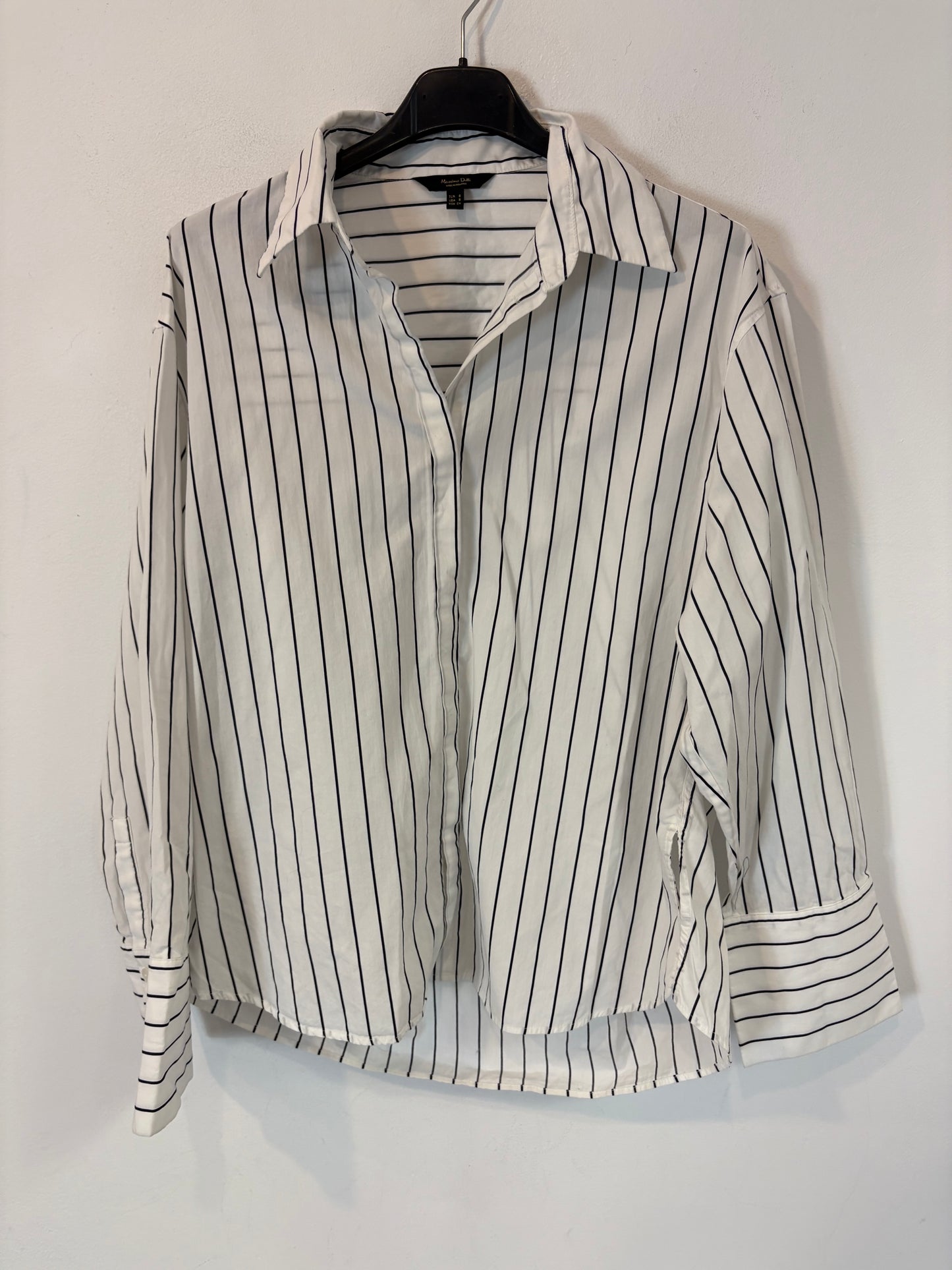 MASSIMO DUTTI. Short green skirt with pocket T.xs