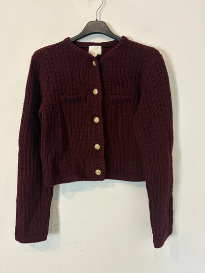 H&M. Chaqueta punto burdeos botones dorados