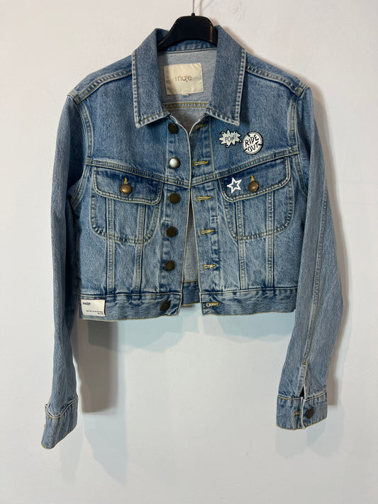 MAJE. Cazadora denim chapas T.36