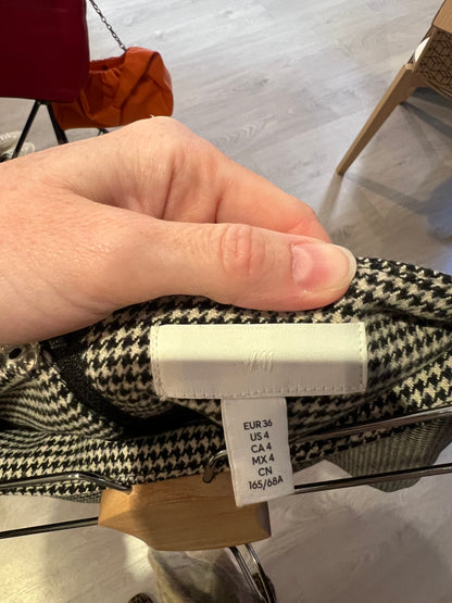 H&M. Falda pata de gallo