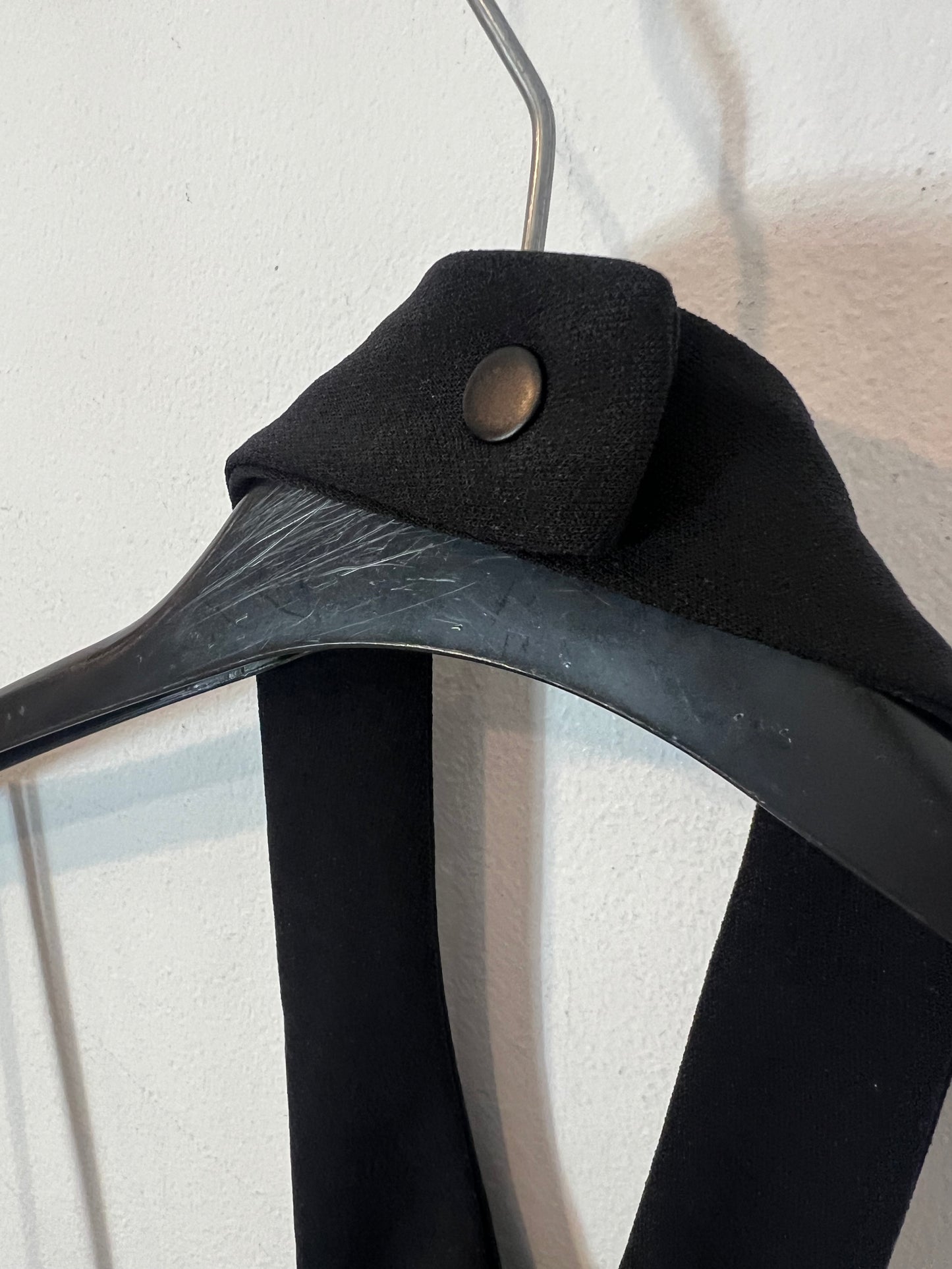 ZARA. Crop top negro al cuello. T M