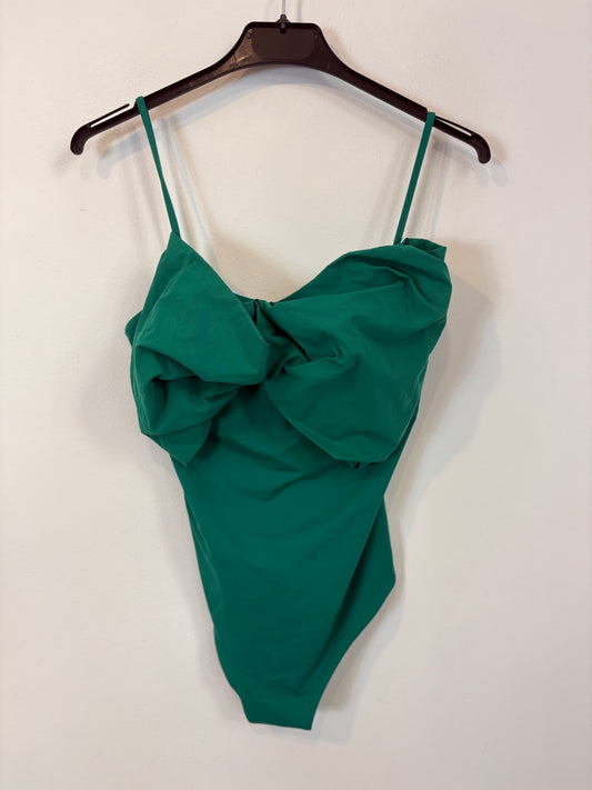 OTRAS. Bañador verde escote volumen. T S