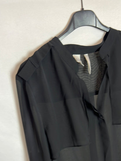 MANGO. Blusa negra semi transparente. T M