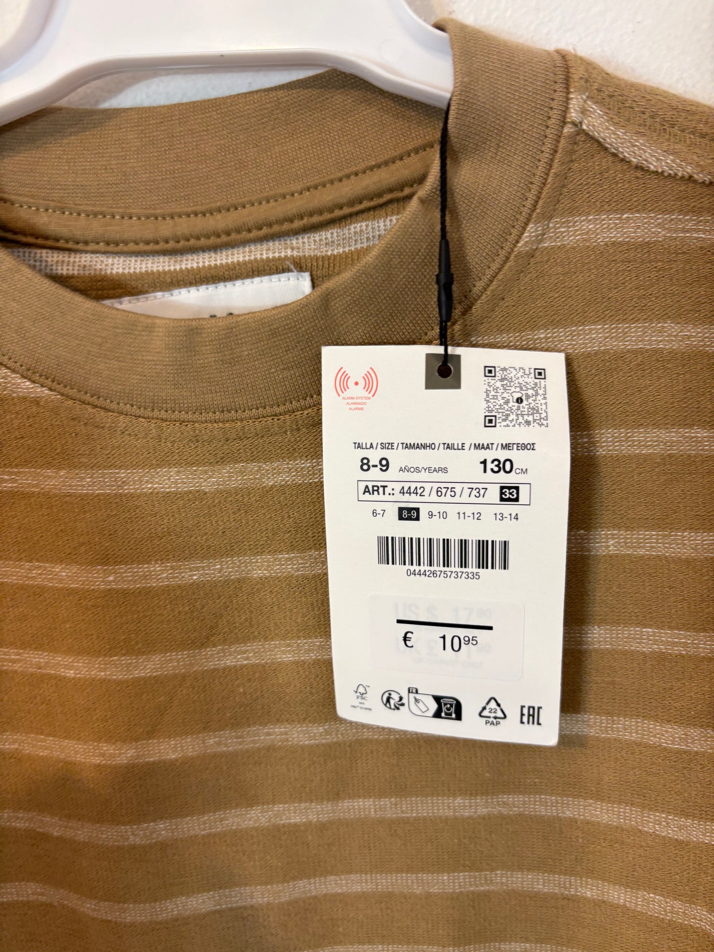 ZARA. Camiseta camel rayas. T 8-9 años