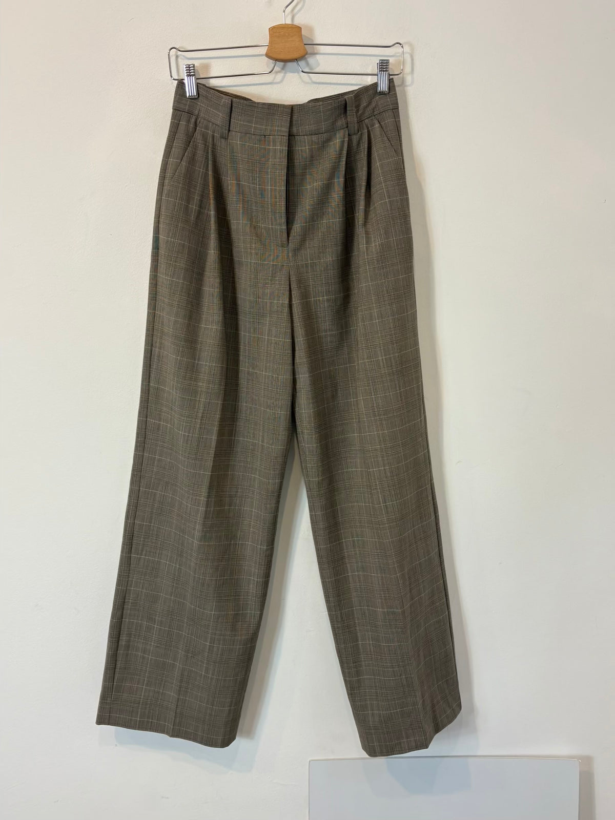 MAJE. Pantalón gris cuadros