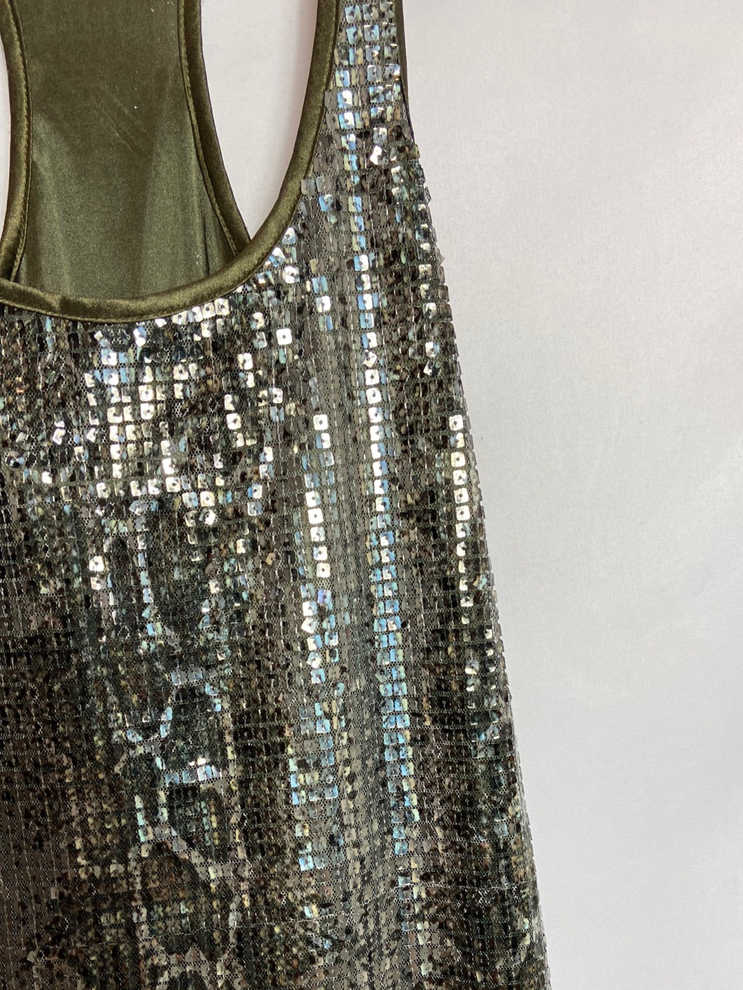 BERSHKA. Vestido lentejuelas verde T.M