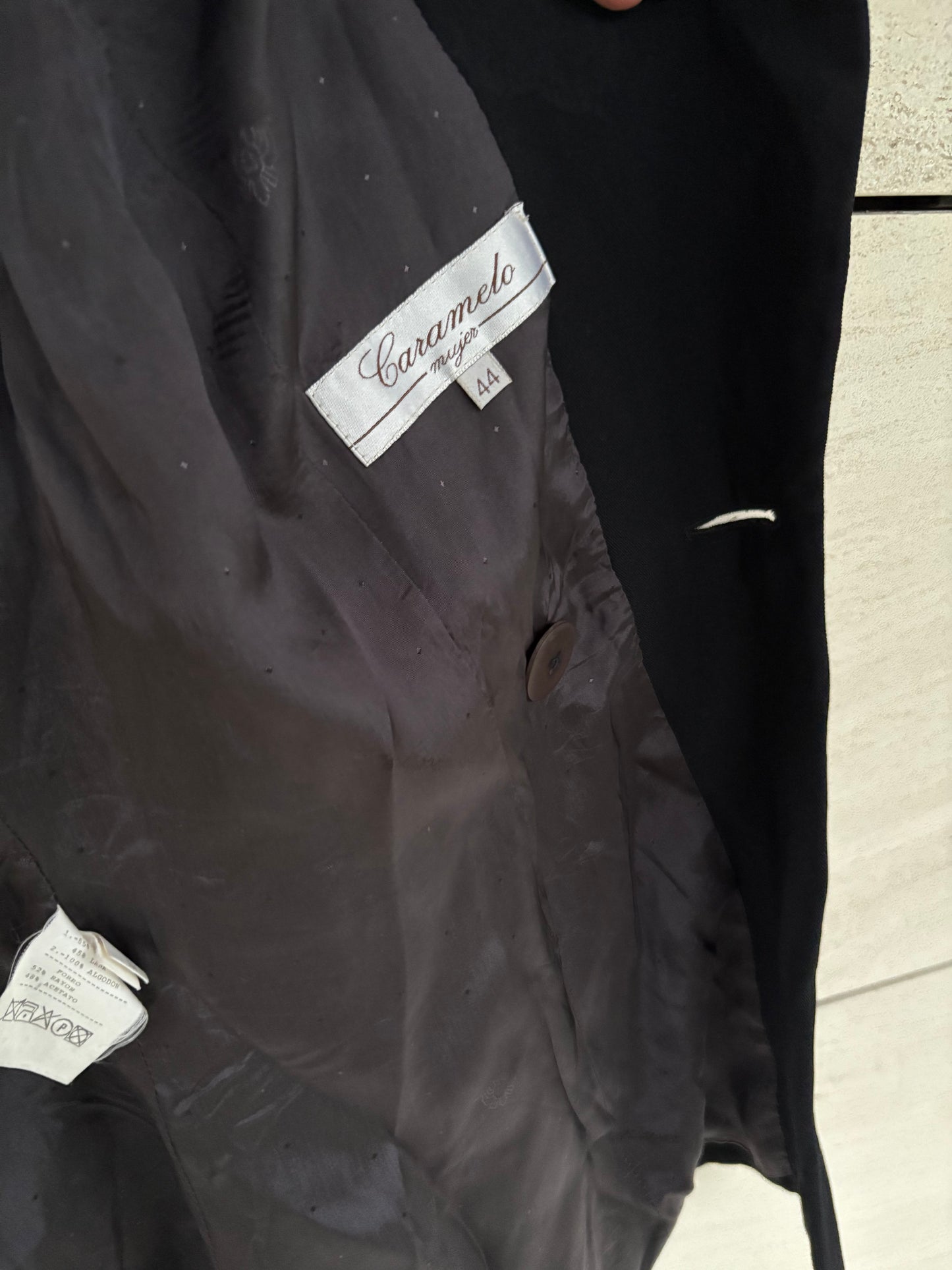 OTRAS. Blazer negra vintage detalles en terciopelo