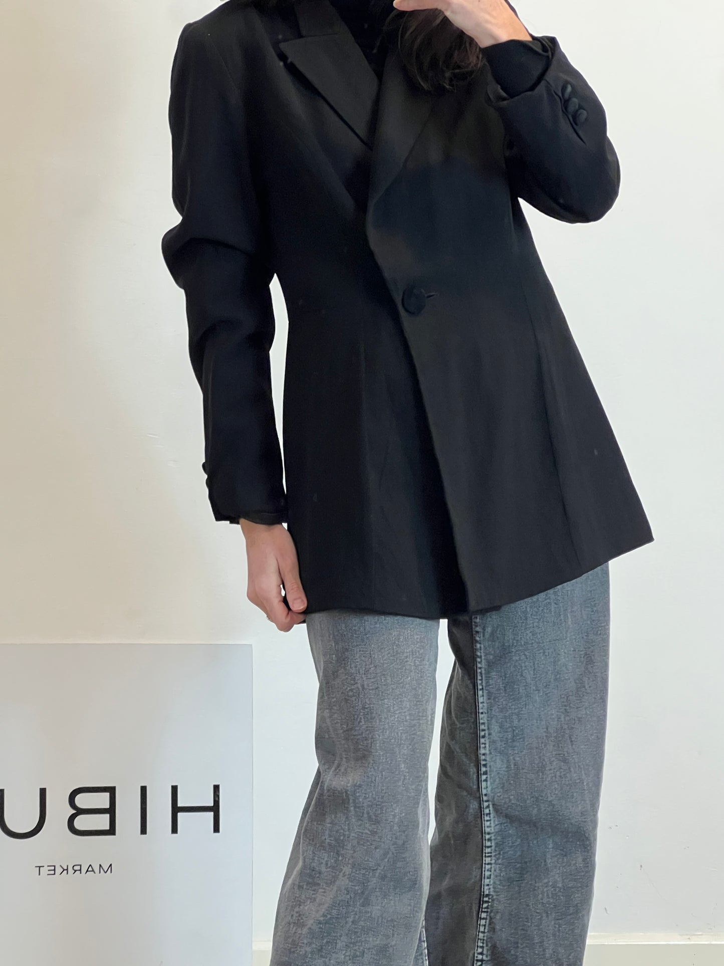 OTRAS. Blazer negra vintage detalles en terciopelo