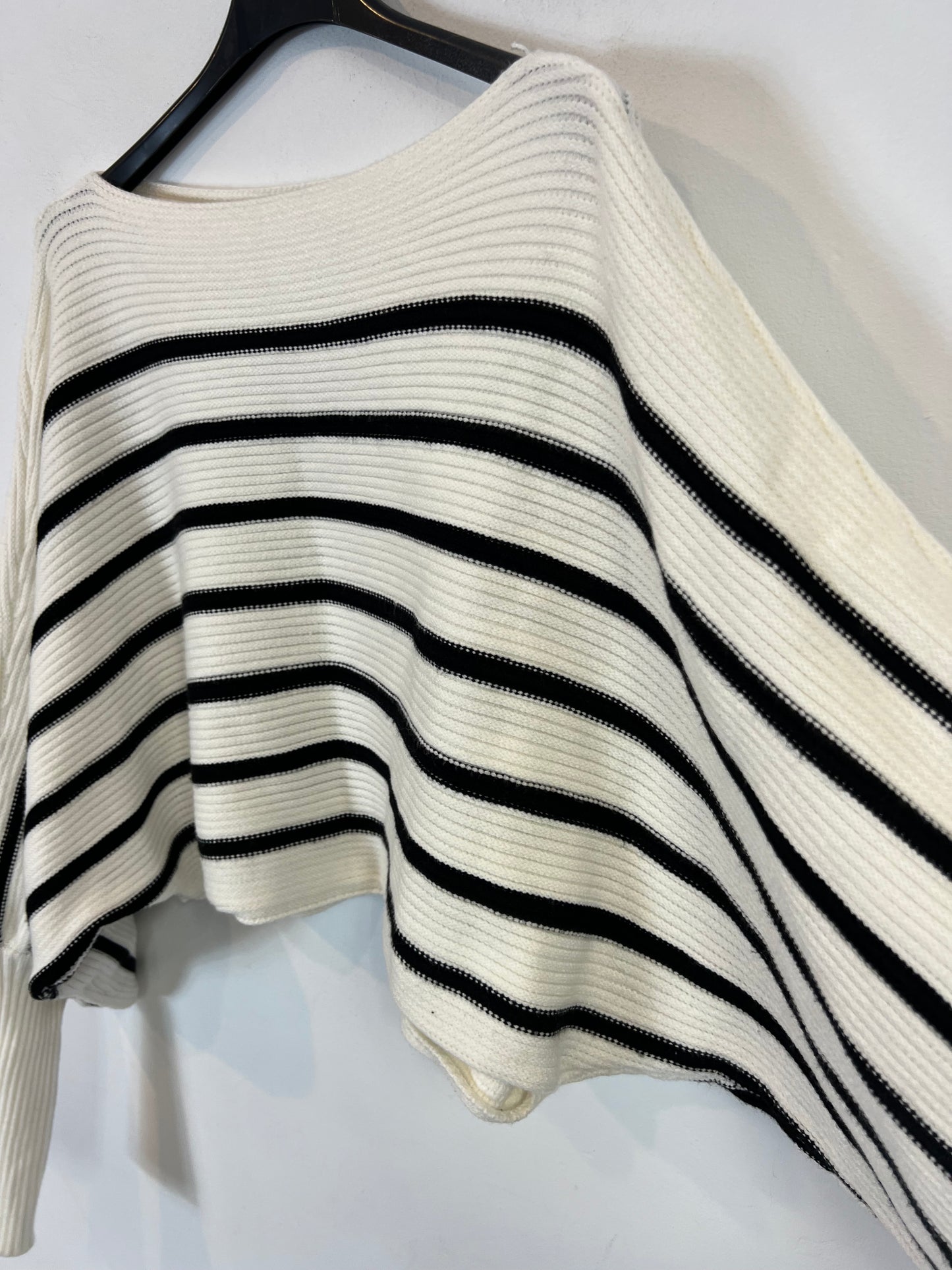 JUSTFAB. Striped jersey with sleeve detail. TS
