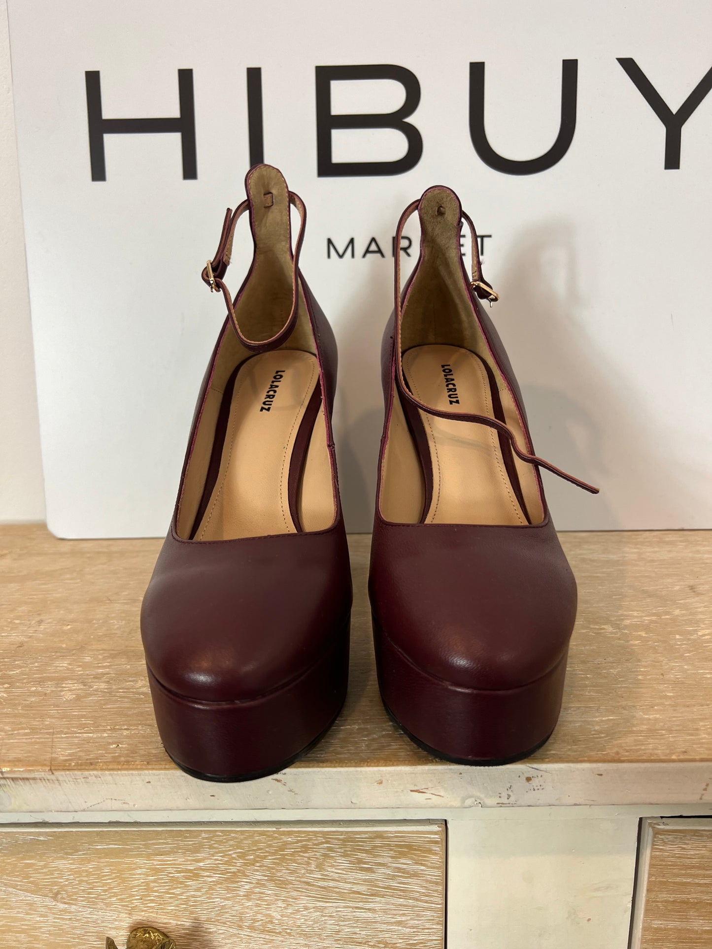 LOLA CRUZ. Burgundy leather platform pumps. Size 39