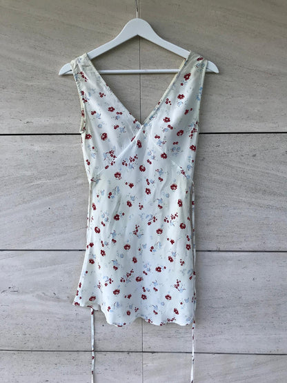 RÉALISATION. Vestido corto seda etamapdo flores