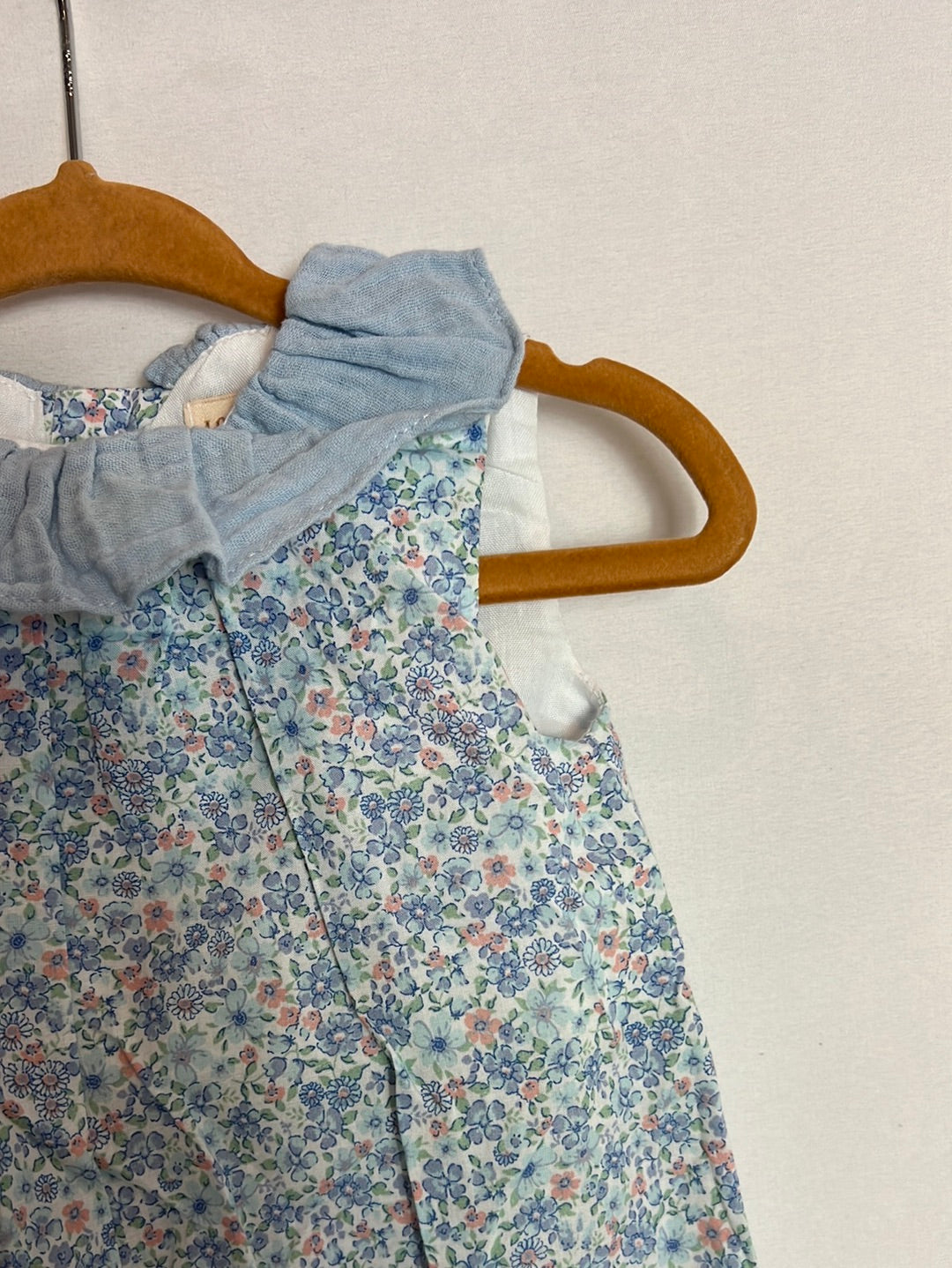 LOLA PALACIOS. Ranita flores tonos azules. T 3 meses