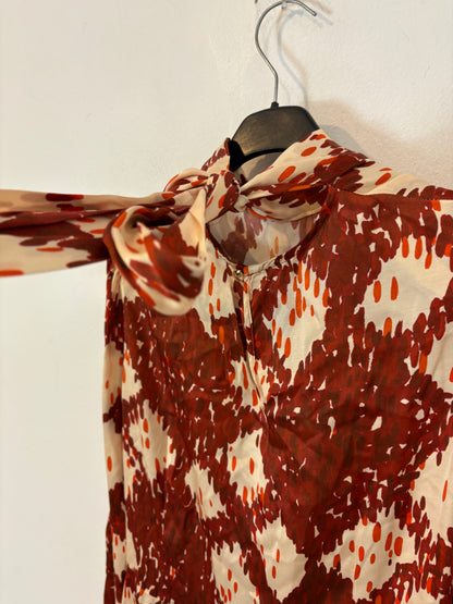 IQ COLLECTION. Vestido fluido estampado lazada